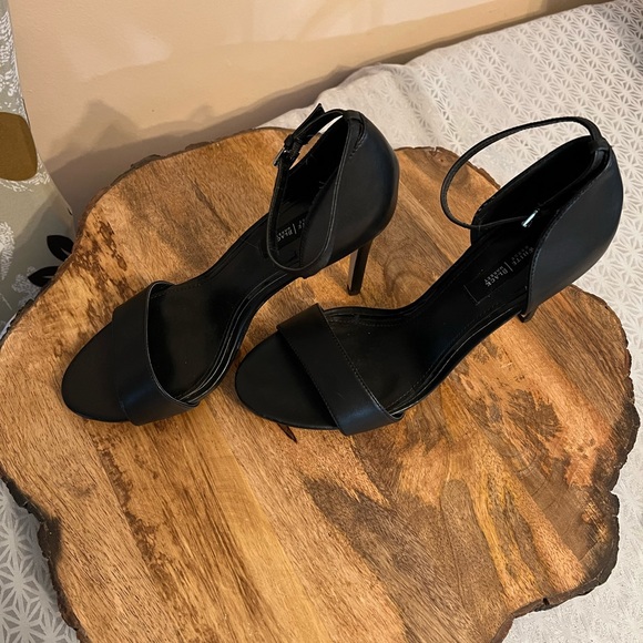 White House Black Market black strappy heels 9.5 - Picture 4 of 5